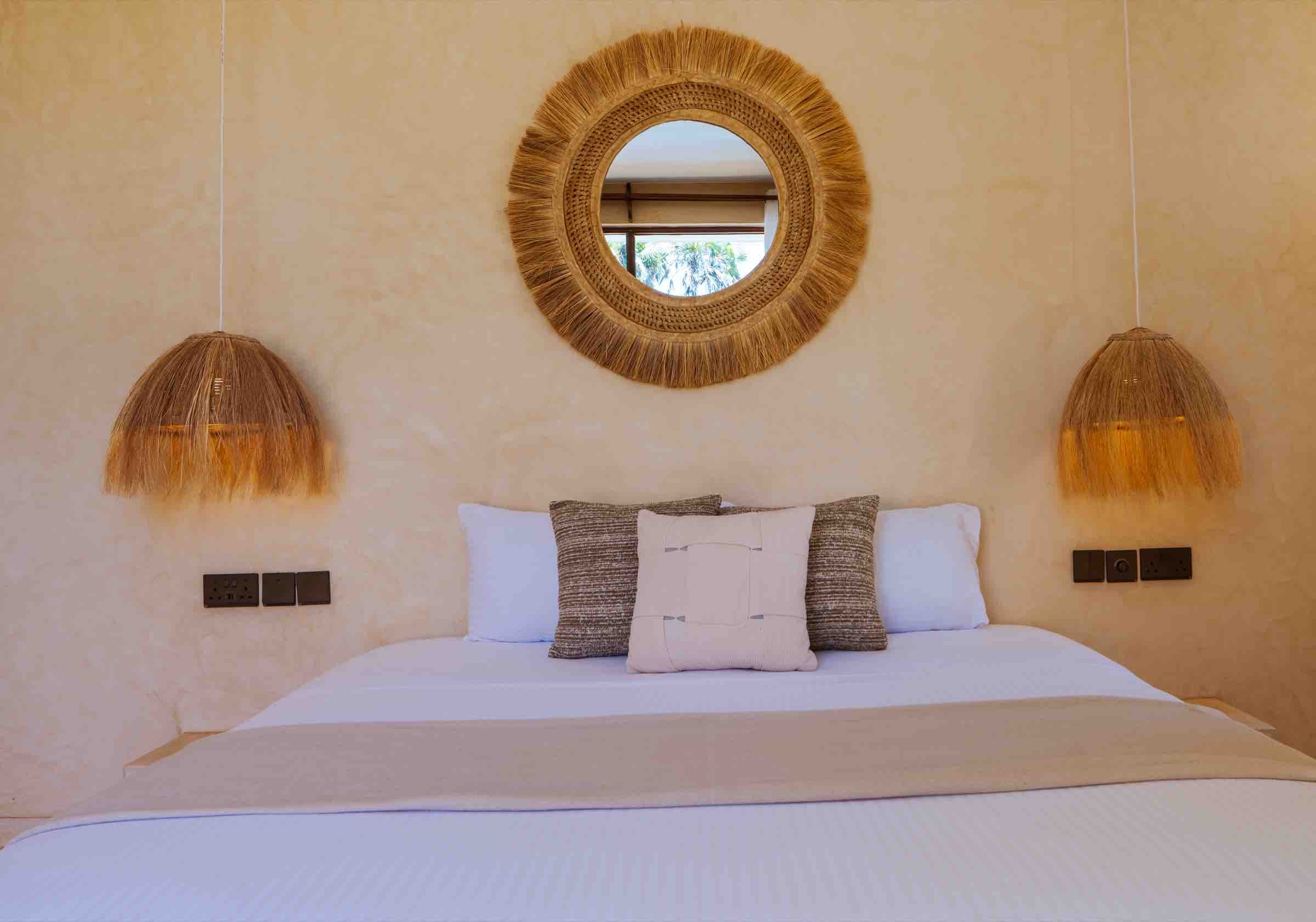 Coral room — warm light and rattan décor